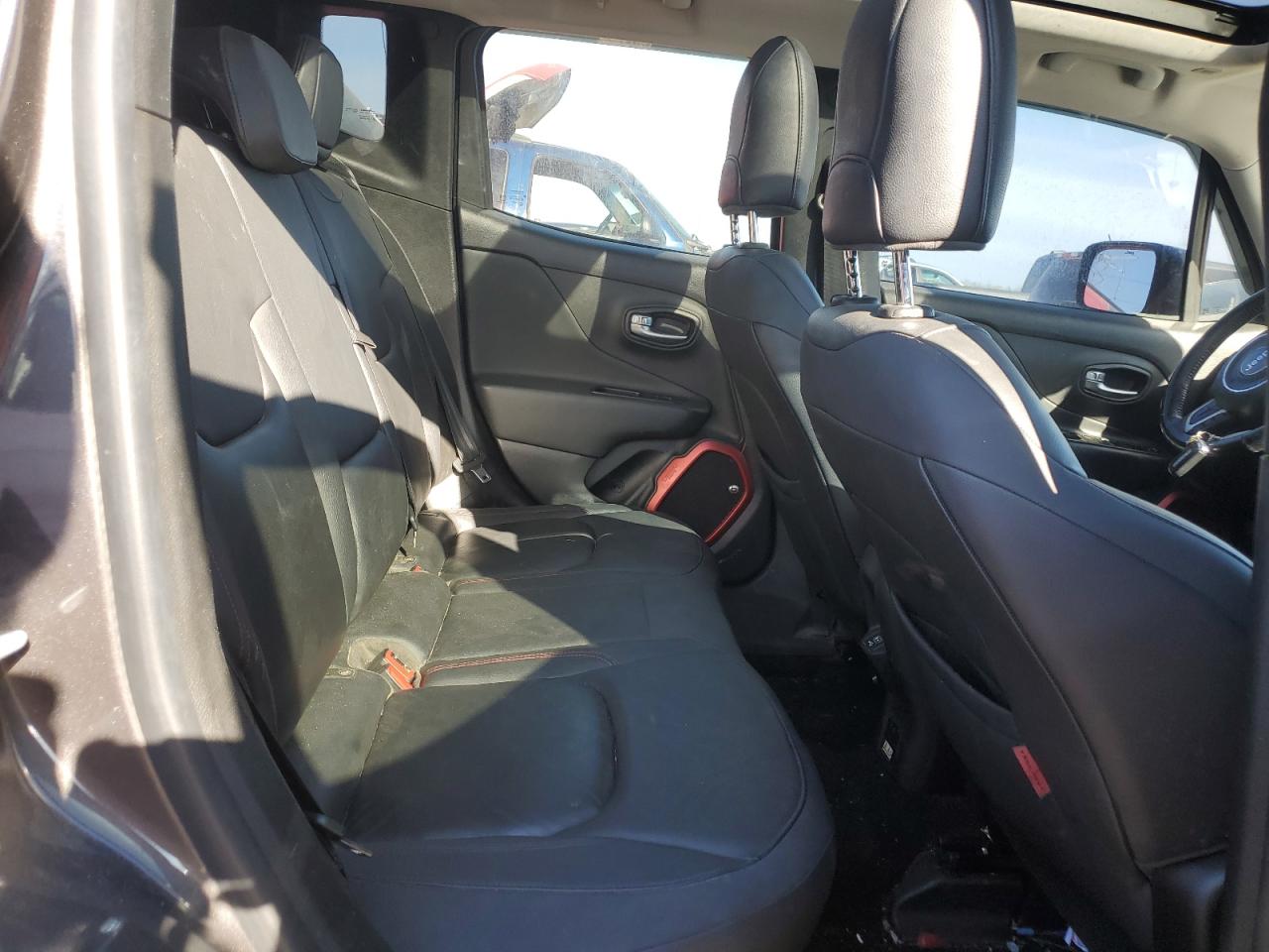 2018 Jeep Renegade - Image 10