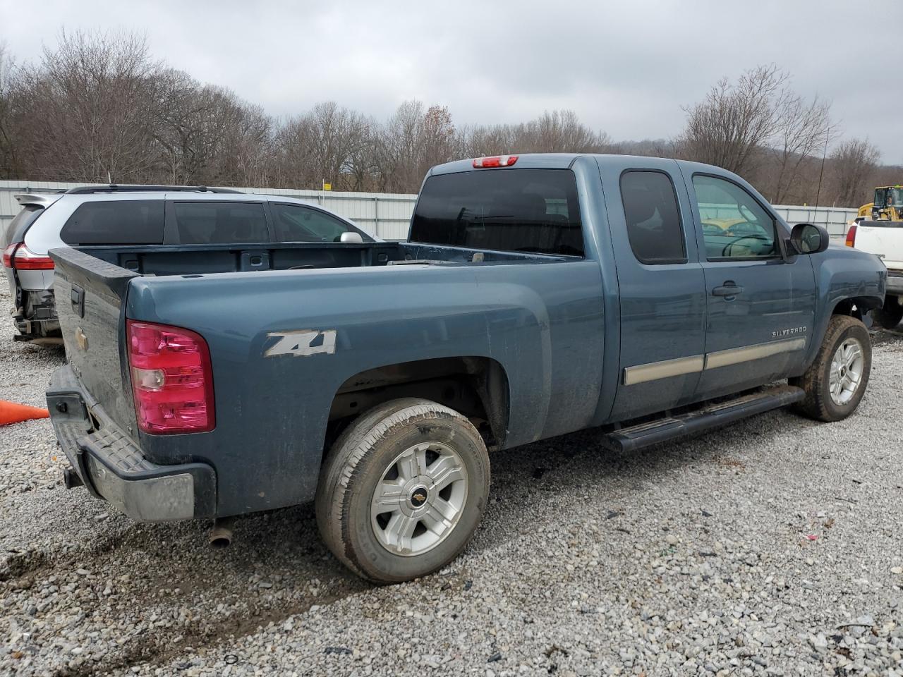 2013 Chevrolet Silverado - Image 3