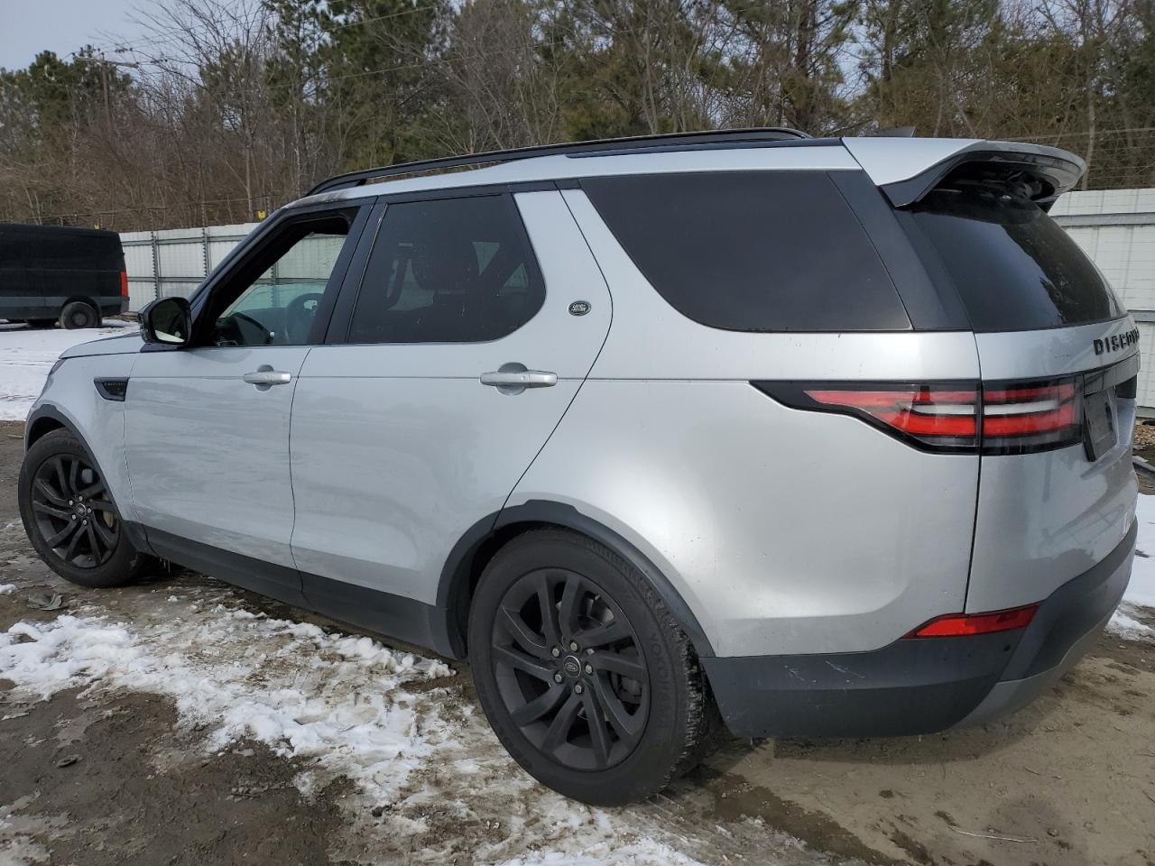 2018 Land Rover Discovery - Image 2