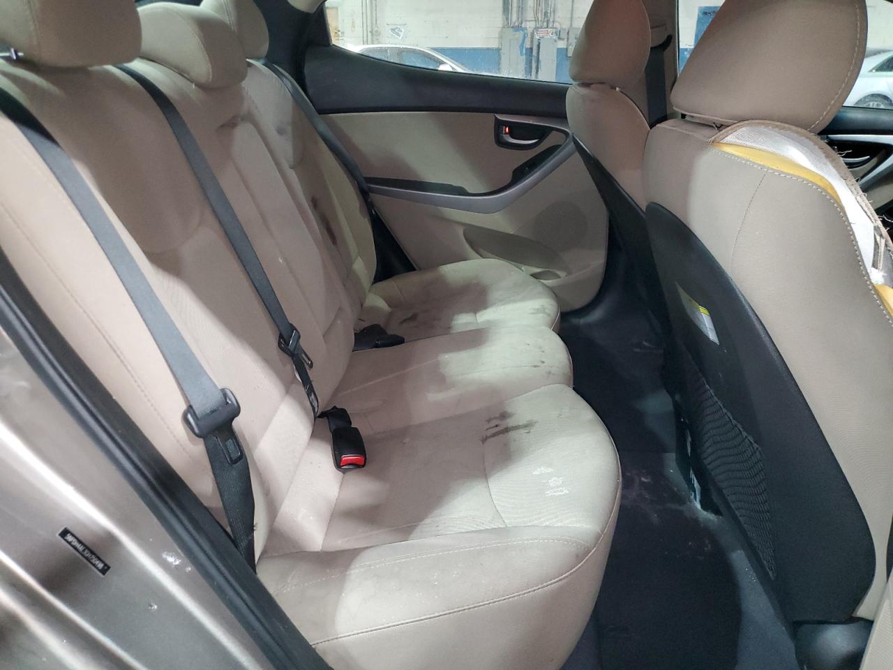 2016 Hyundai Elantra - Image 10