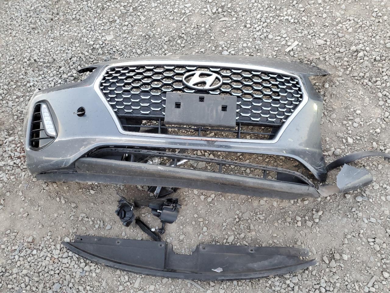 2018 Hyundai Elantra - Image 13