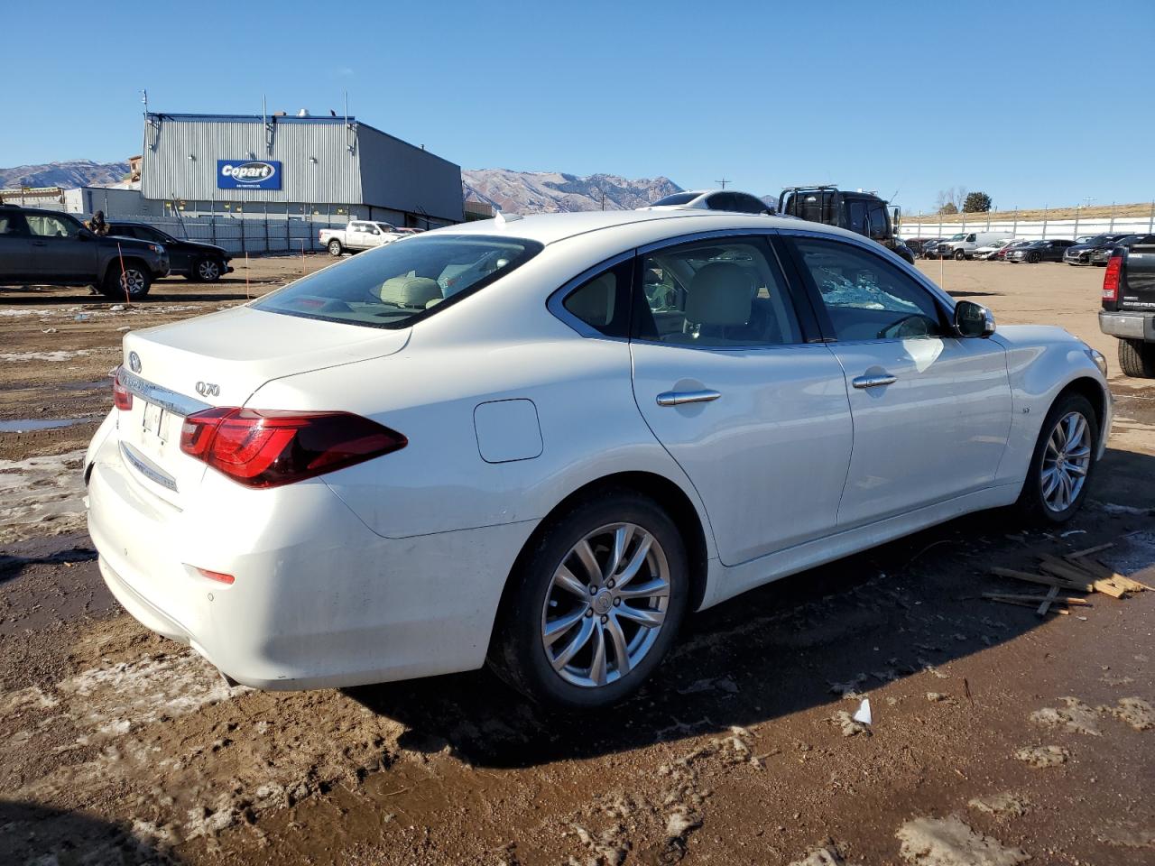 2018 Infiniti Q70 - Image 3