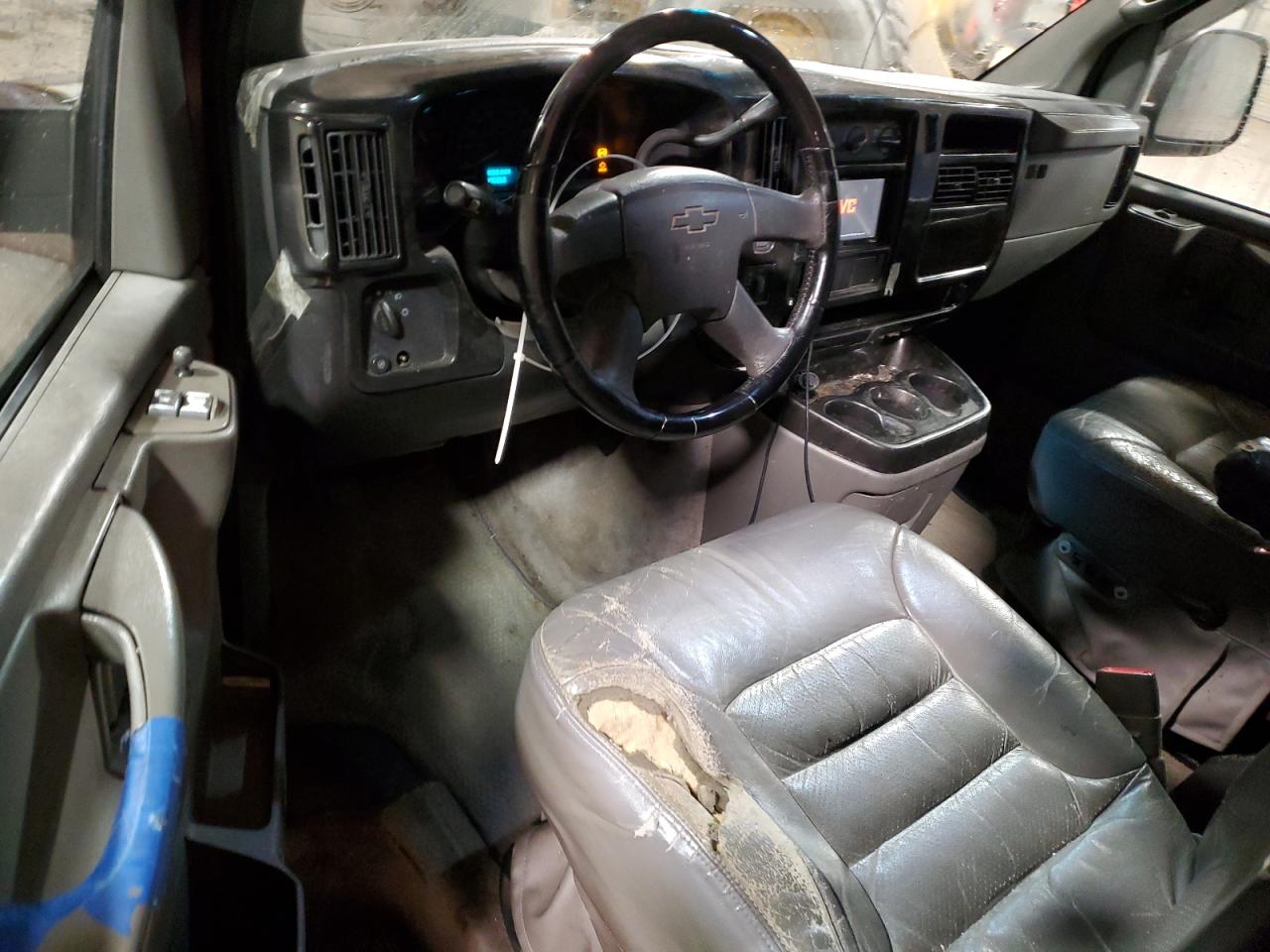 2005 Chevrolet Express - Image 8