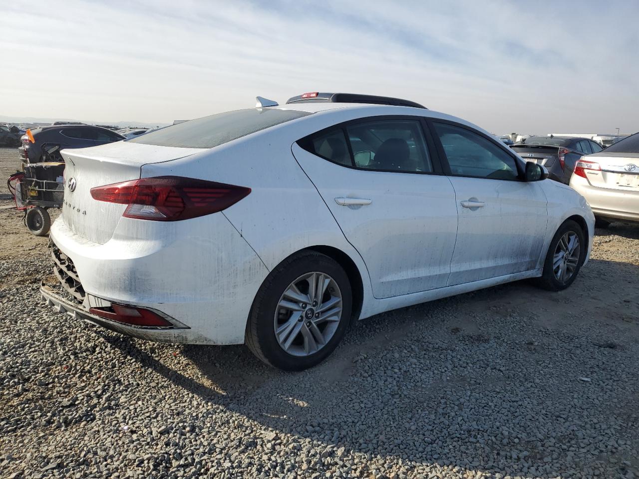 2020 Hyundai Elantra - Image 3