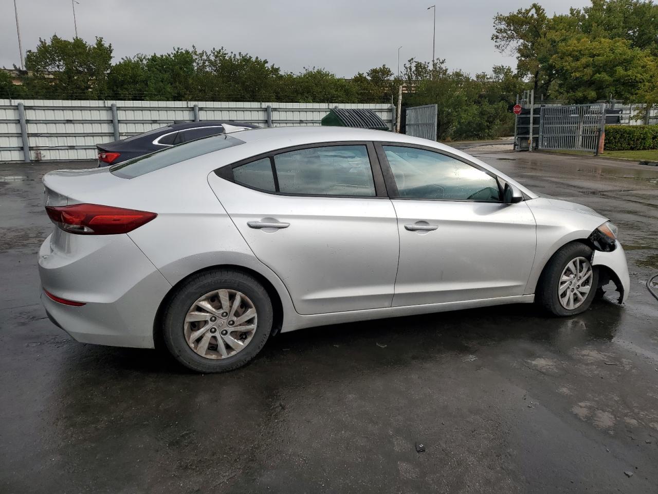 2017 Hyundai Elantra - Image 3