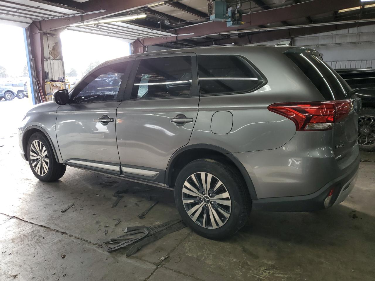 2019 Mitsubishi Outlander - Image 2