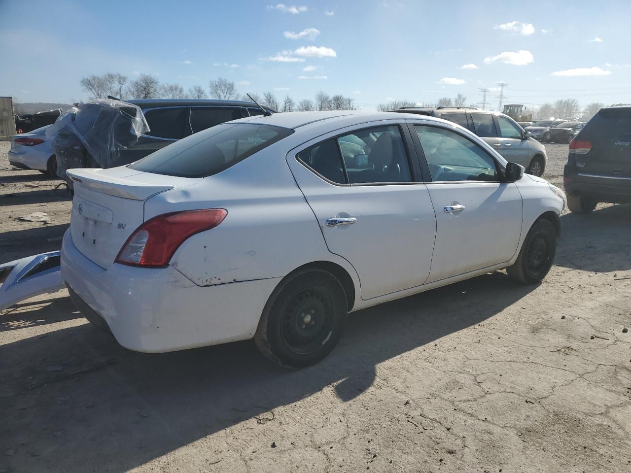 2019 Nissan Versa - Image 3