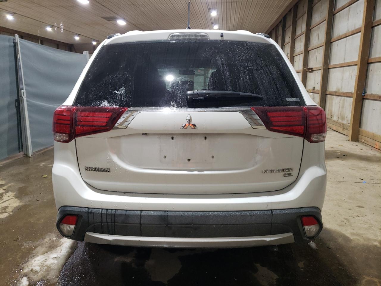 2016 Mitsubishi Outlander - Image 6
