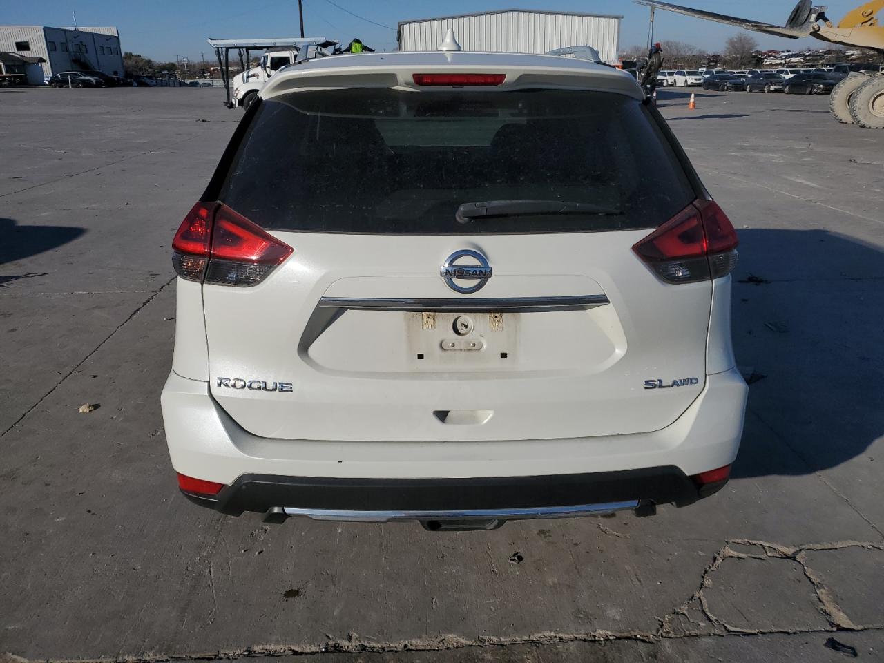 2018 Nissan Rogue - Image 6