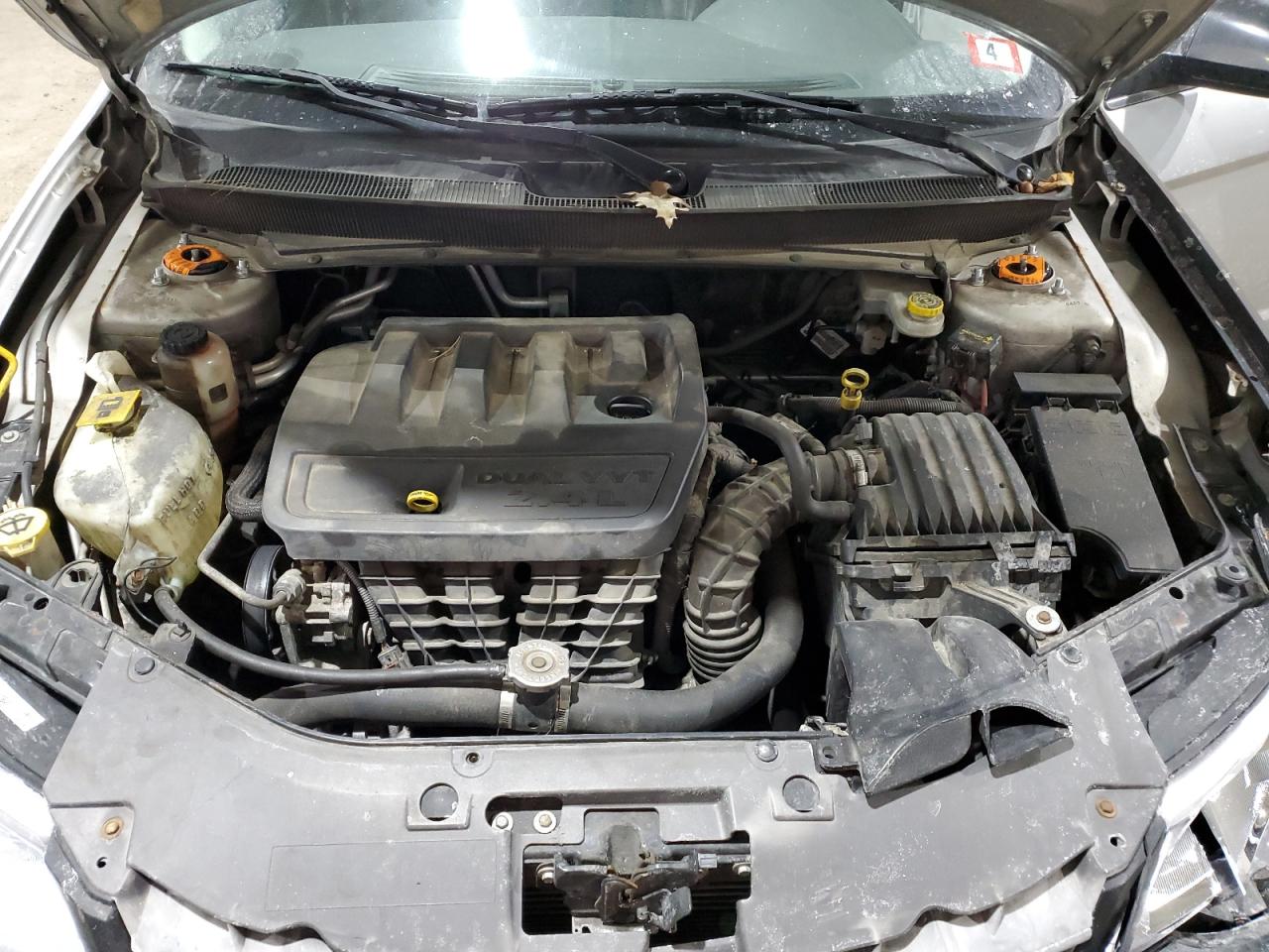 2010 Chrysler Sebring - Image 12