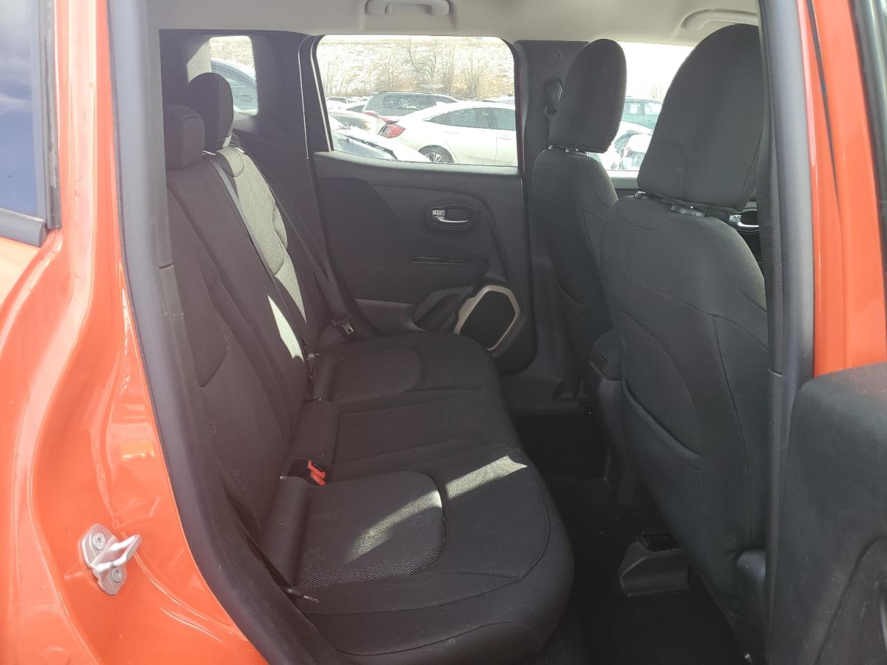 2016 Jeep Renegade - Image 11