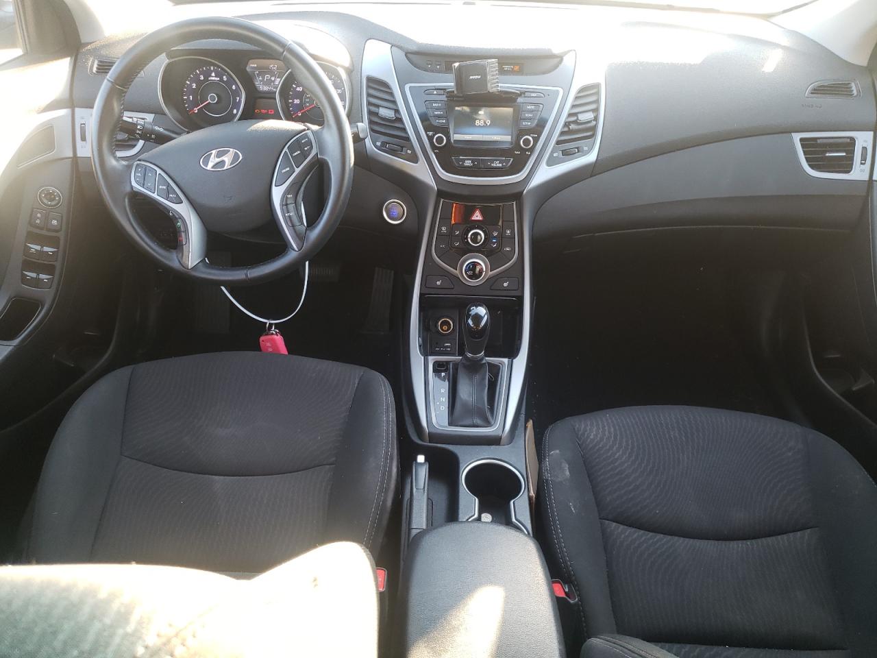 2016 Hyundai Elantra - Image 8