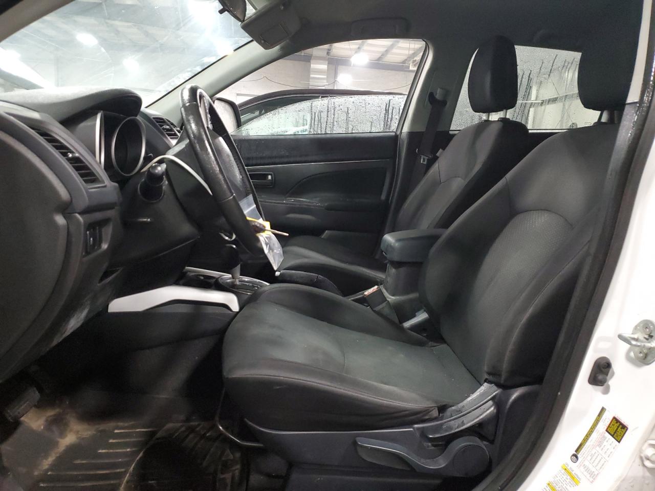 2014 Mitsubishi Outlander - Image 7