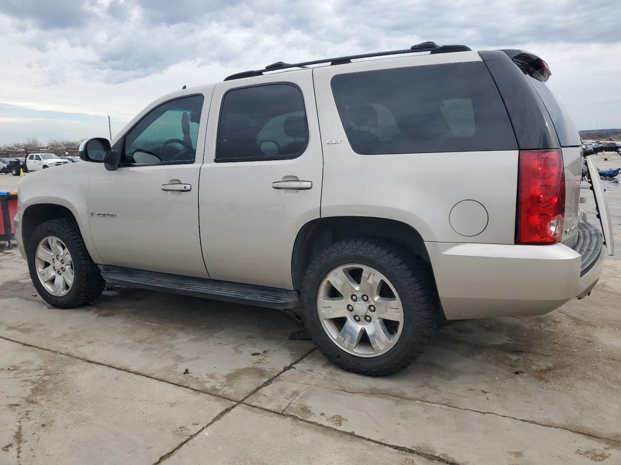 2007 GMC Yukon - Image 2