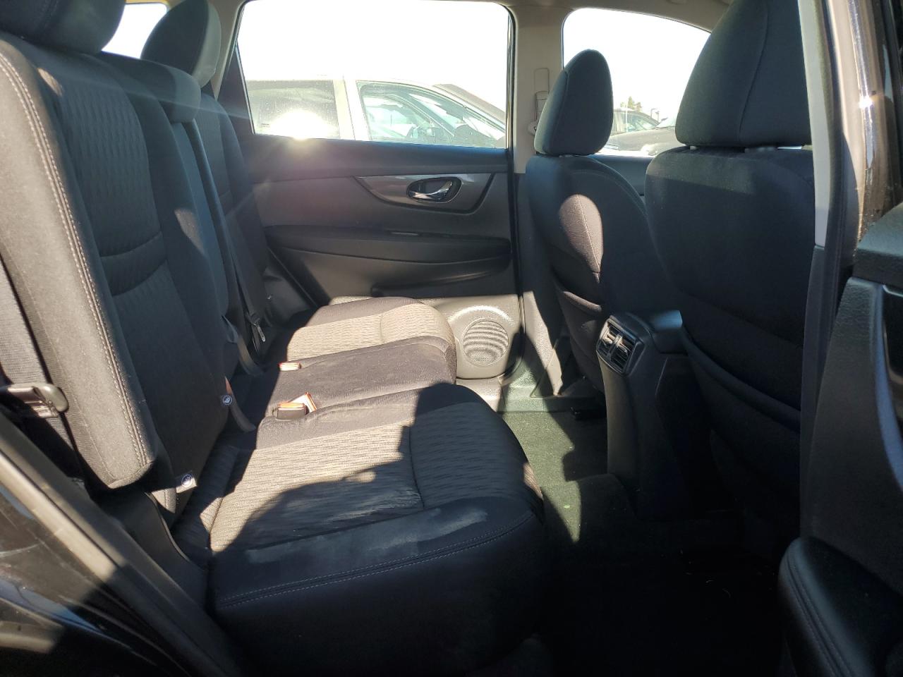 2017 Nissan Rogue - Image 11
