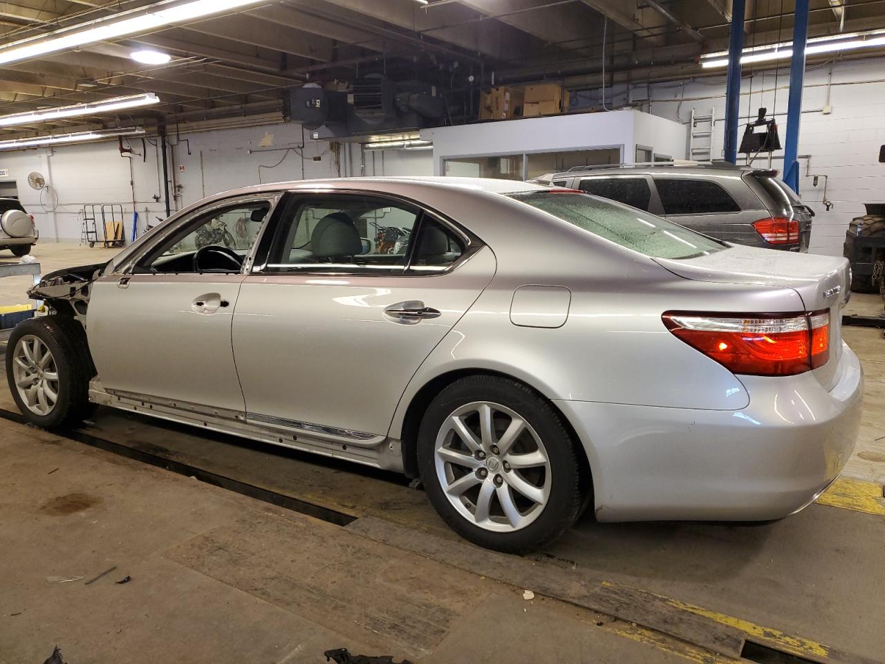2007 Lexus LS - Image 2