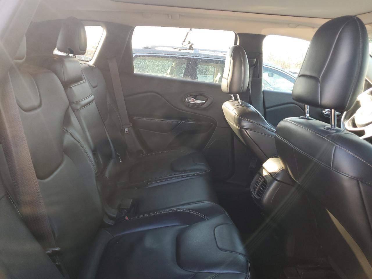 2015 Jeep Grand Cherokee - Image 10