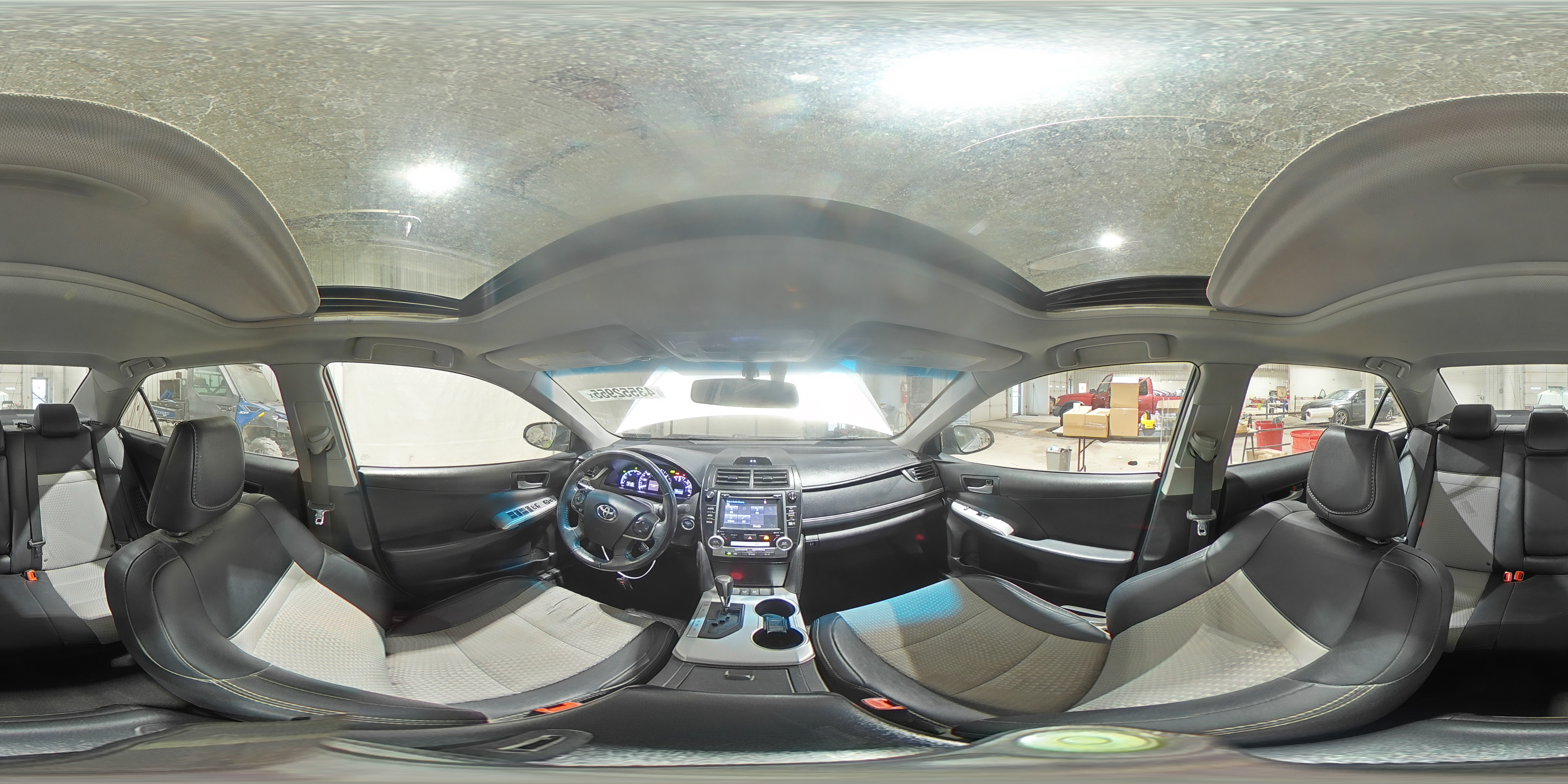 2014 Toyota Camry - Image 14