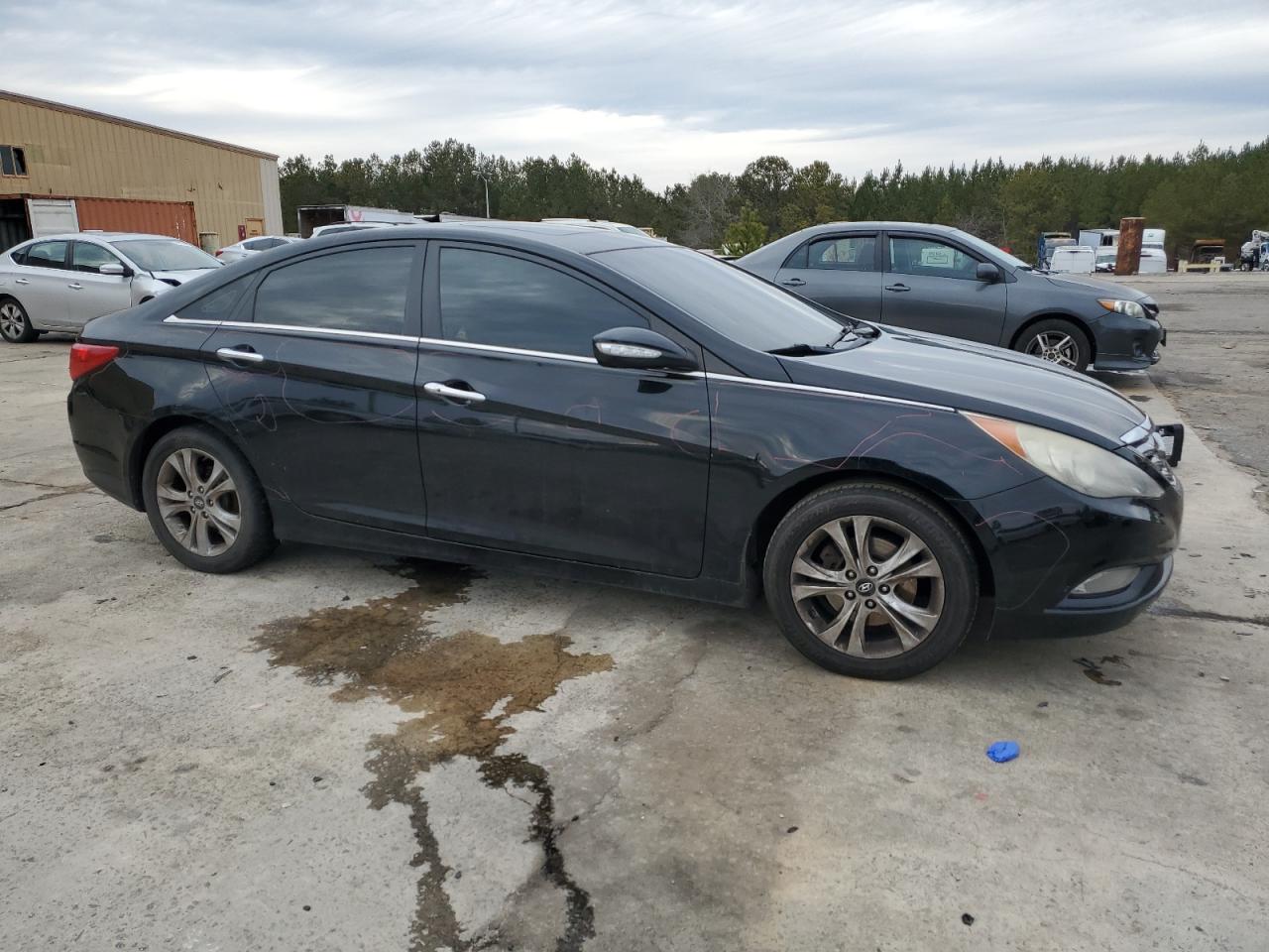 2011 Hyundai Sonata - Image 4