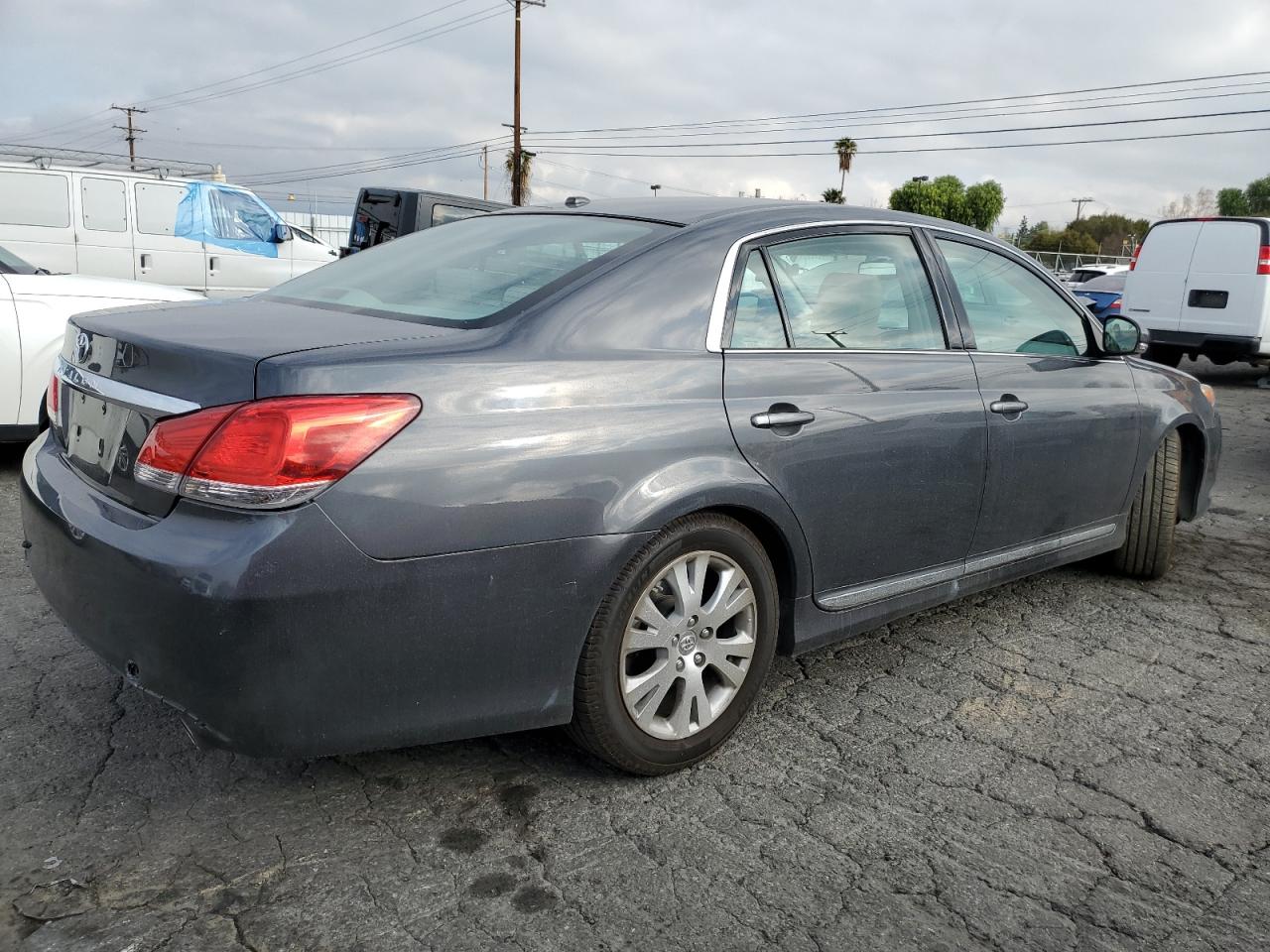 2011 Toyota Avalon - Image 3