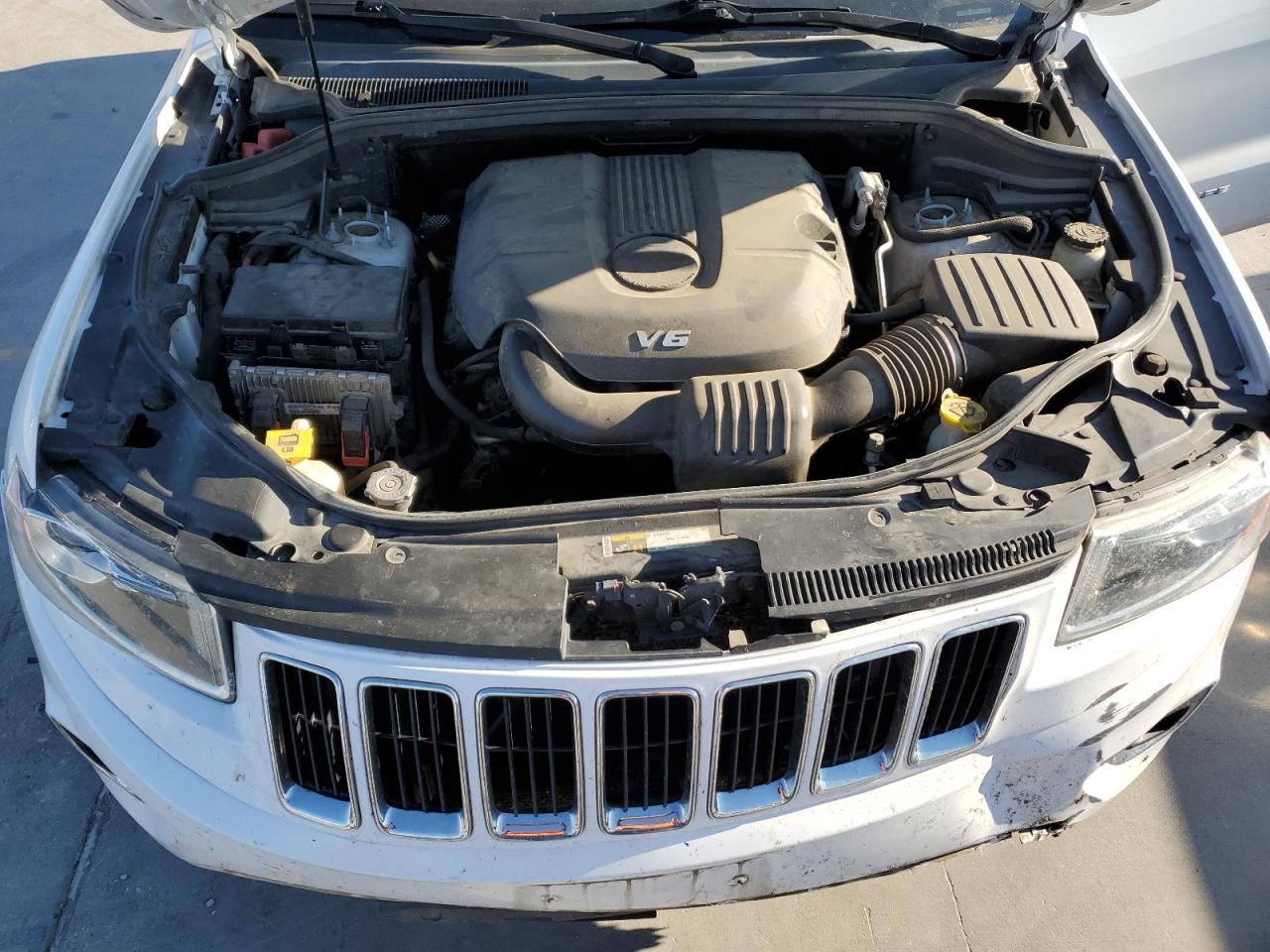 2015 Jeep Grand Cherokee - Image 12