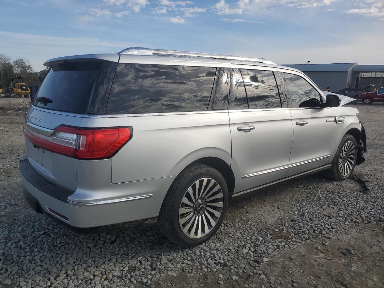 2018 Lincoln Navigator - Image 3