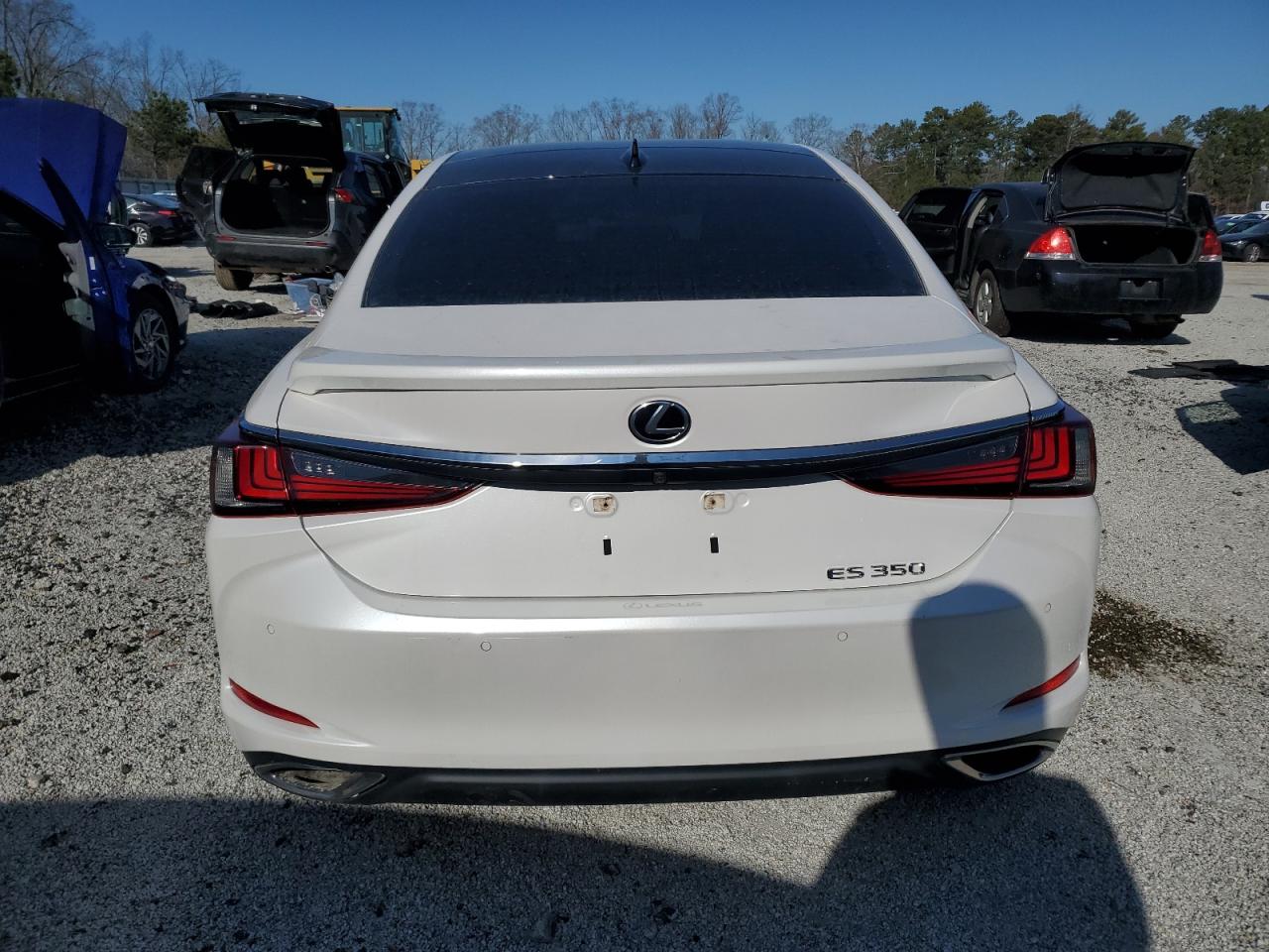 2022 Lexus ES - Image 6