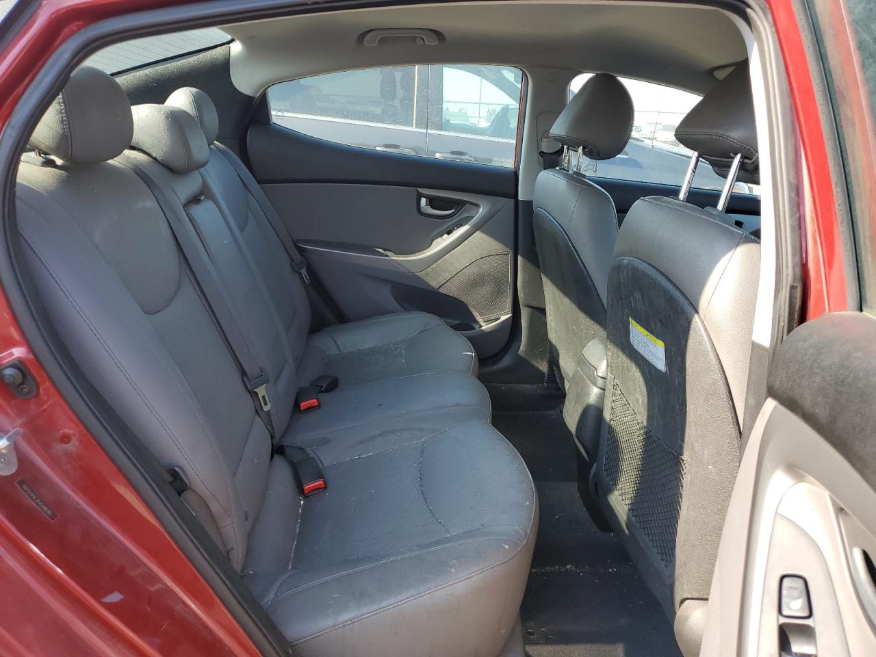 2015 Hyundai Elantra - Image 10