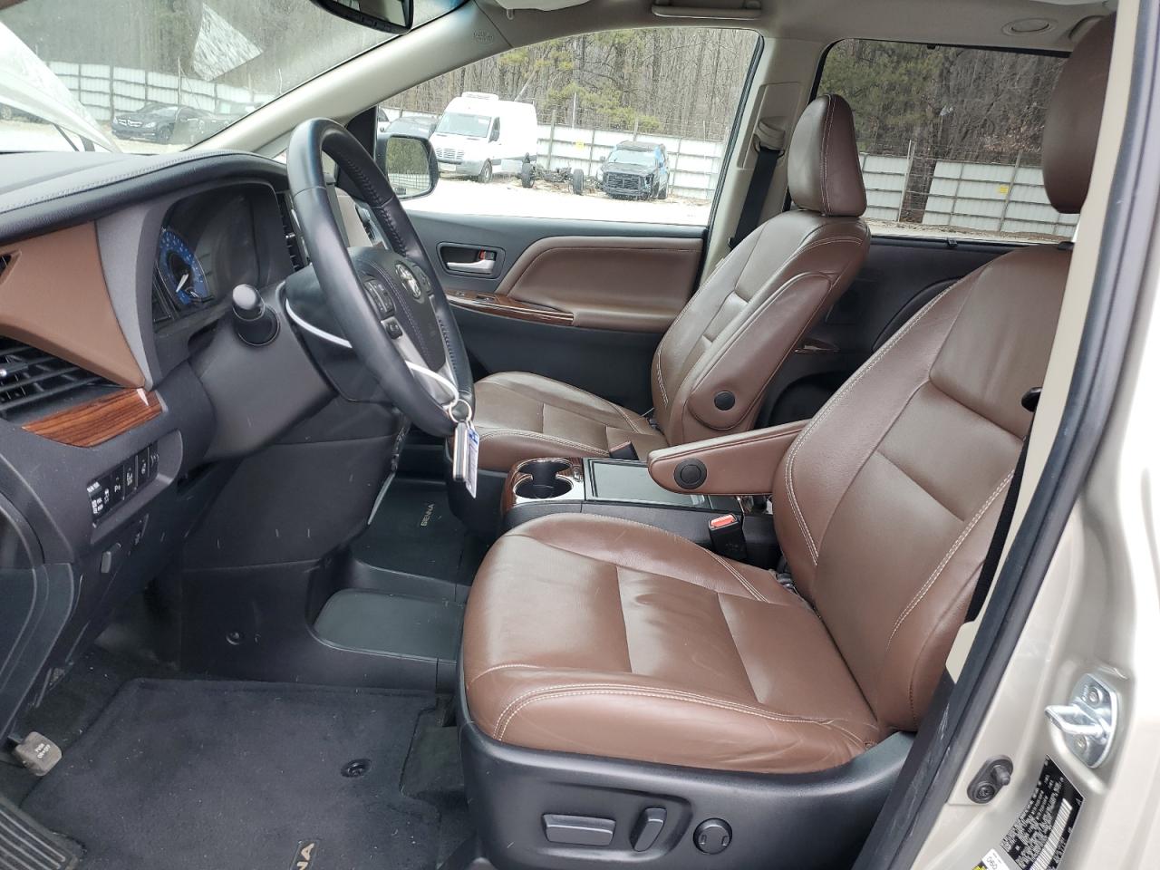 2015 Toyota Sienna - Image 7