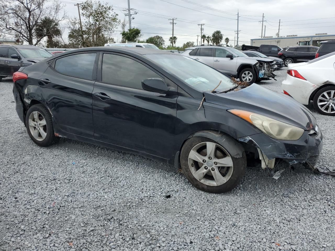 2013 Hyundai Elantra - Image 4