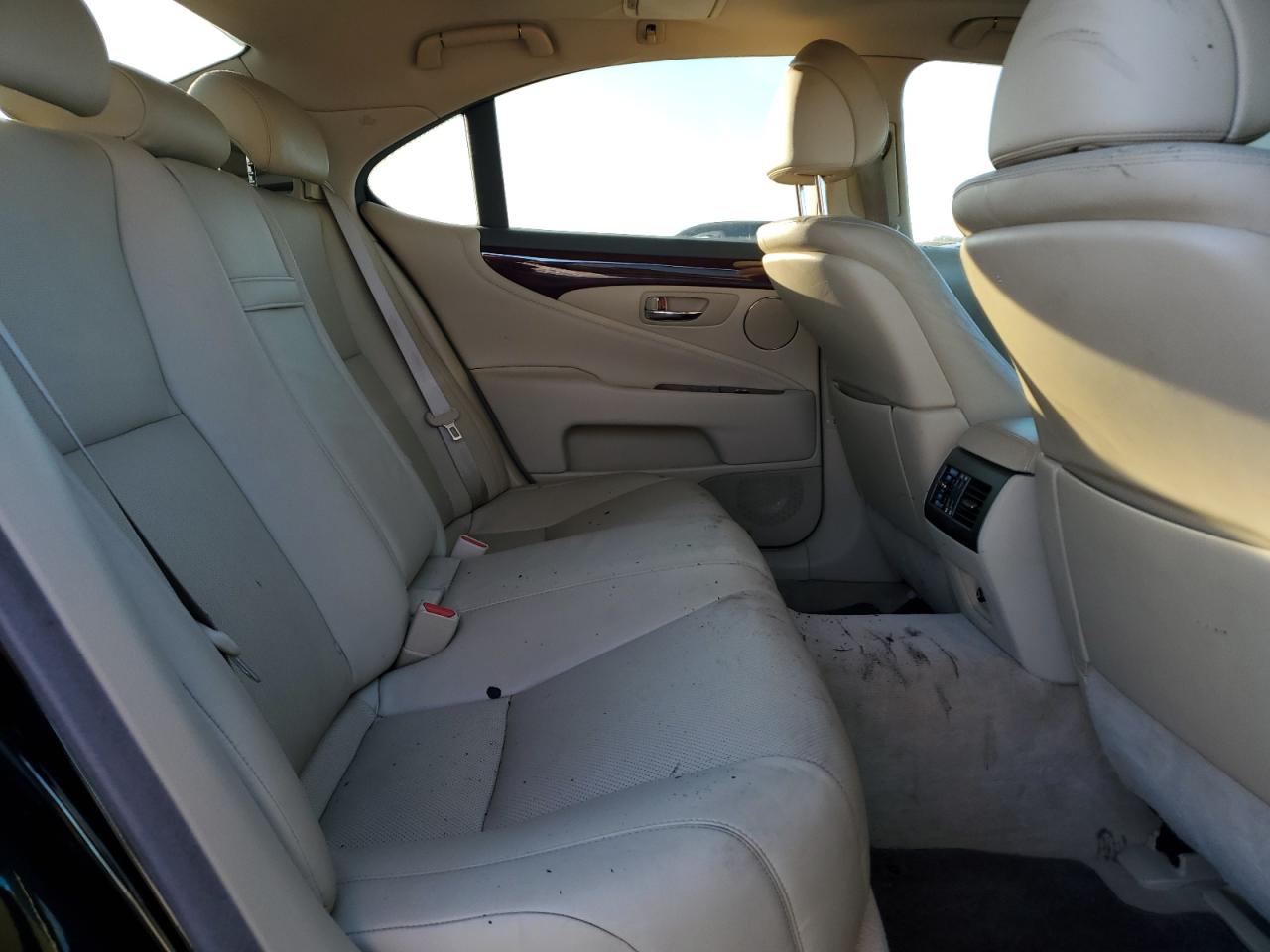2008 Lexus LS - Image 11