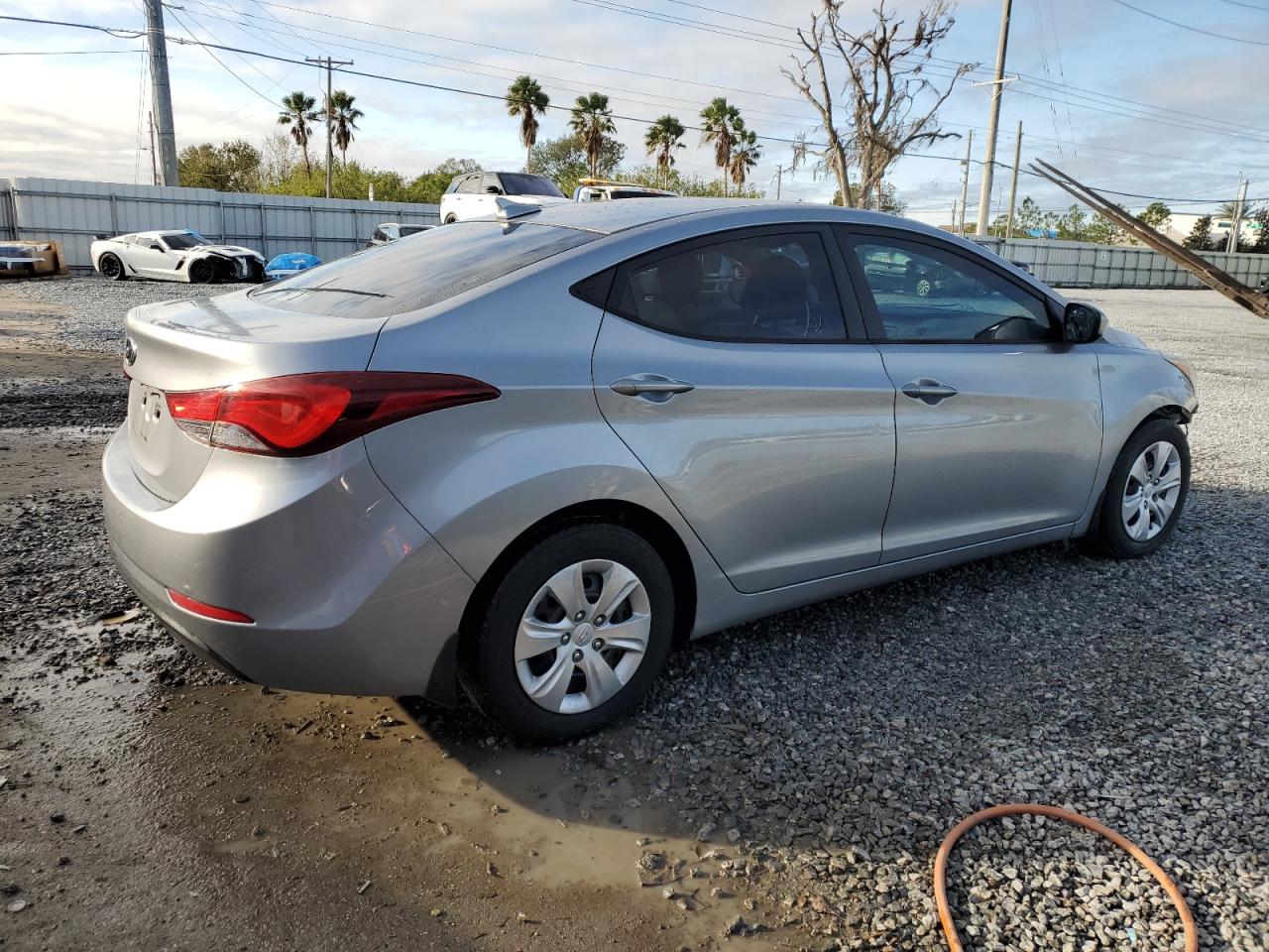 2016 Hyundai Elantra - Image 3