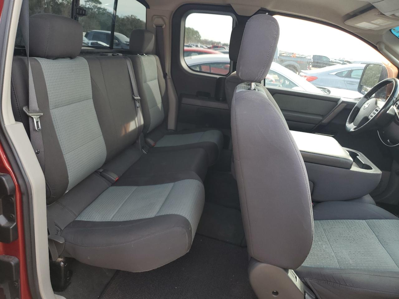 2004 Nissan Titan - Image 10
