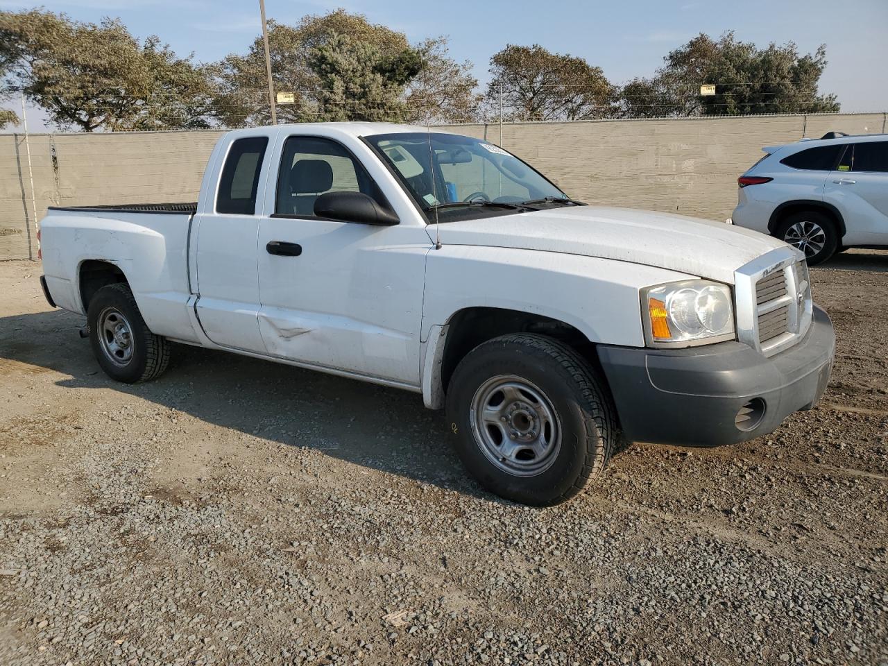 2007 Dodge Dakota - Image 4
