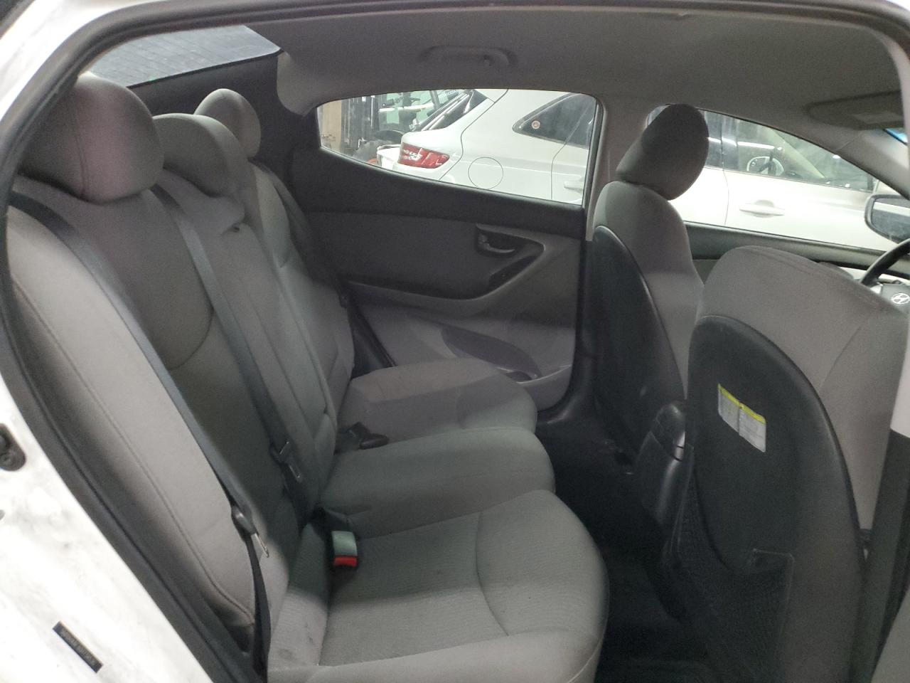 2016 Hyundai Elantra - Image 10