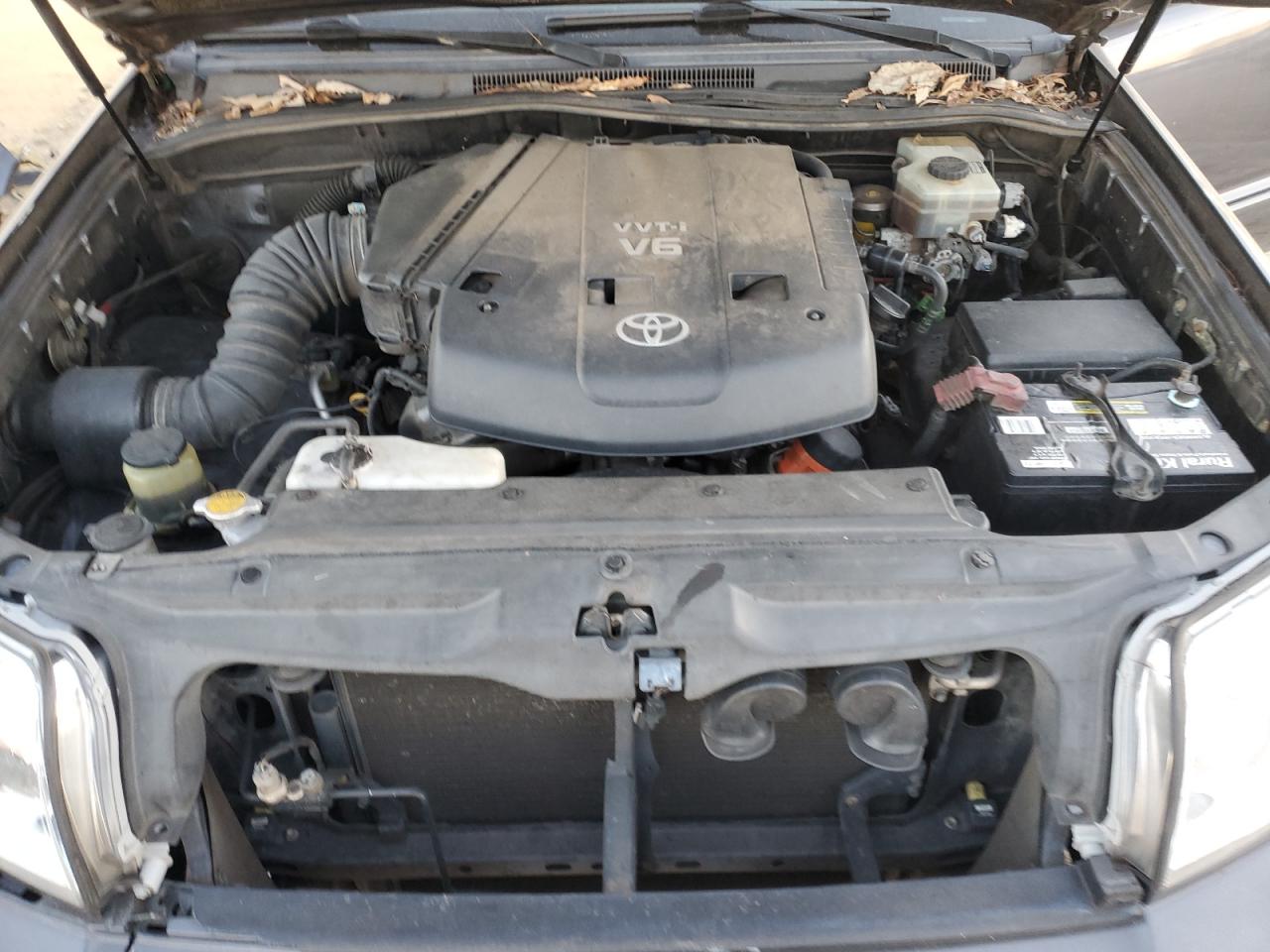 2004 Toyota 4Runner - Image 12
