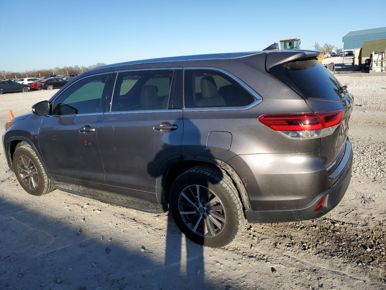 2017 Toyota Highlander - Image 2