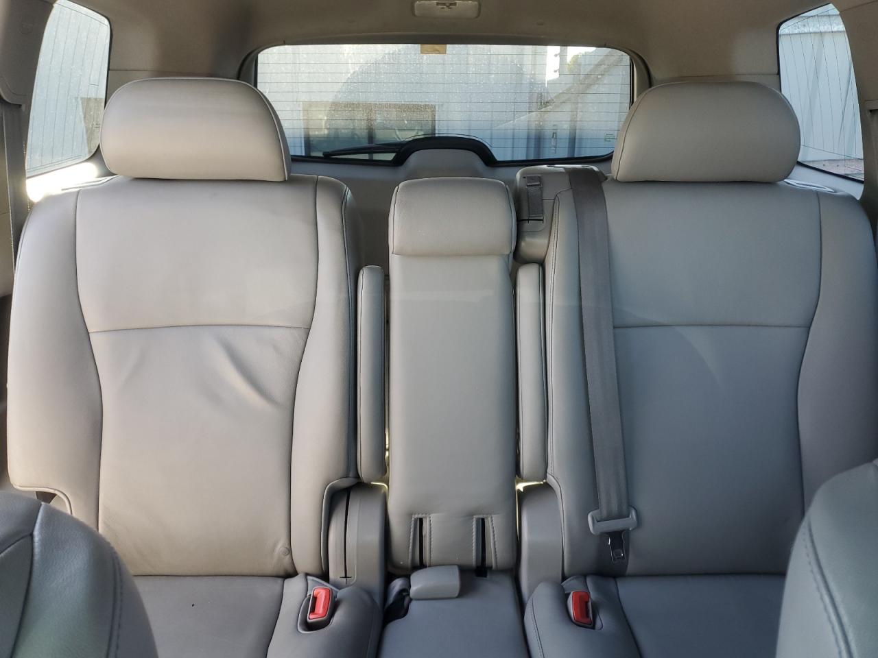 2010 Toyota Highlander - Image 10