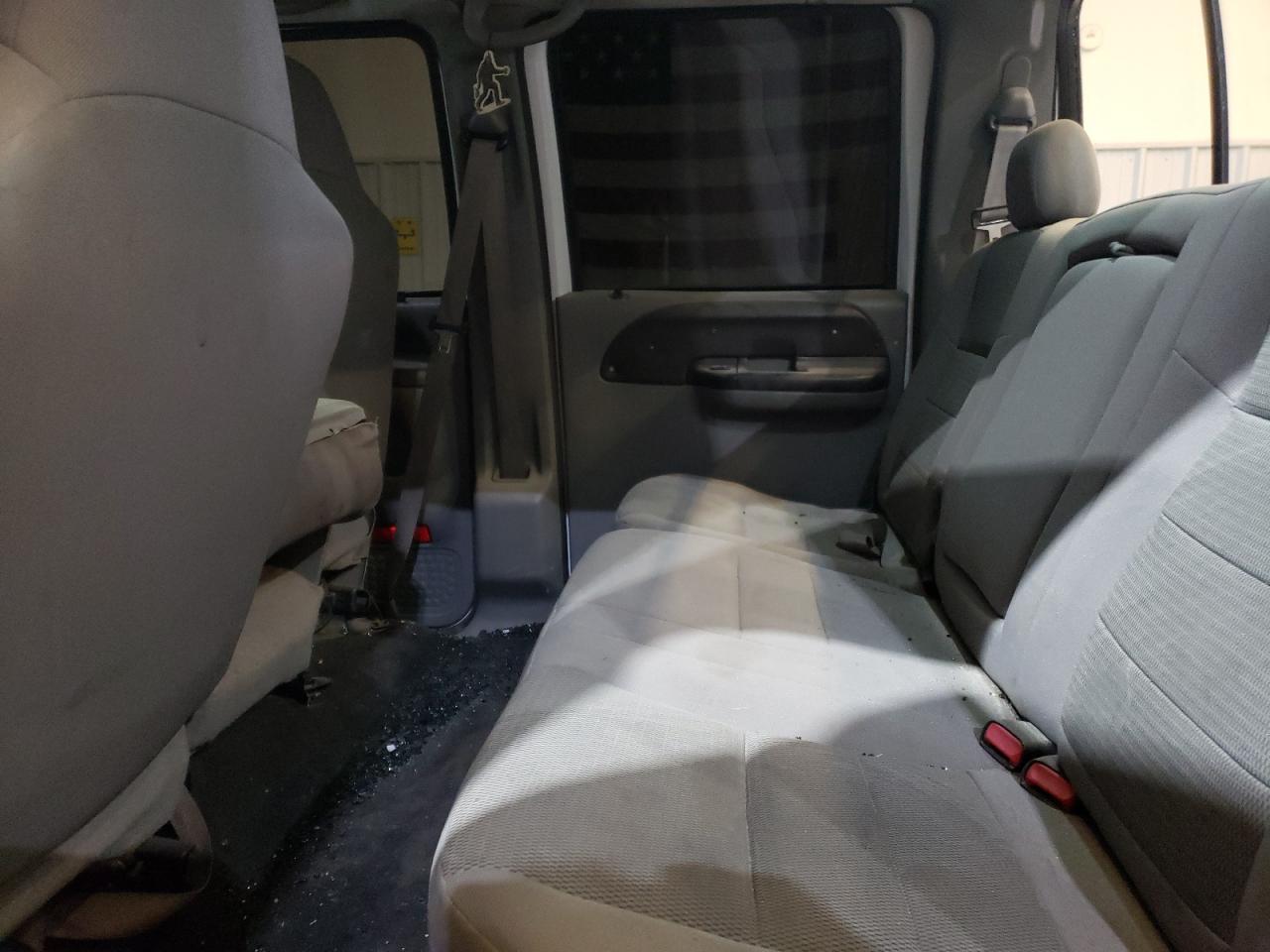 2005 Ford F250 - Image 10