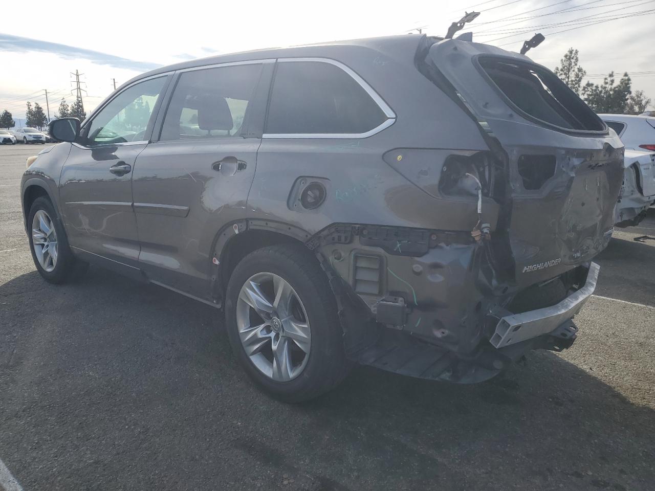 2015 Toyota Highlander - Image 2