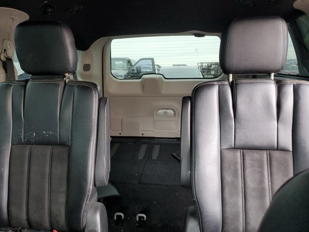 2019 Dodge Caravan - Image 10