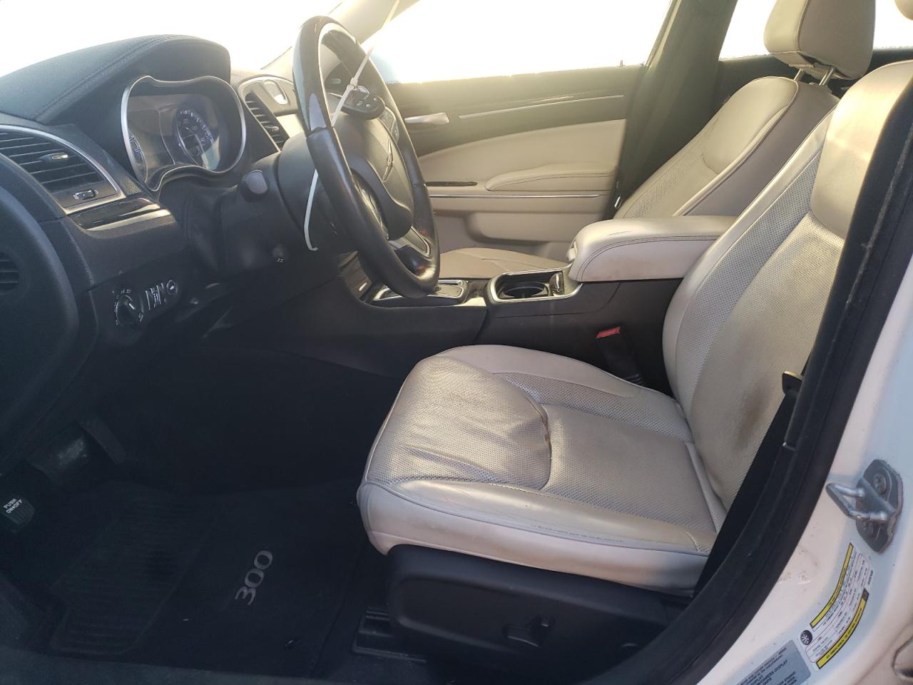 2016 Chrysler 300 - Image 7