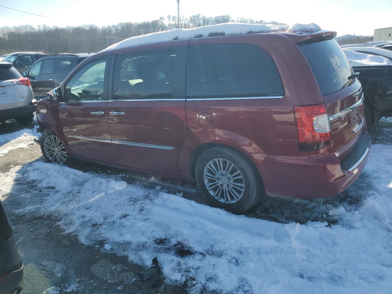 2015 Chrysler Town & Country - Image 2