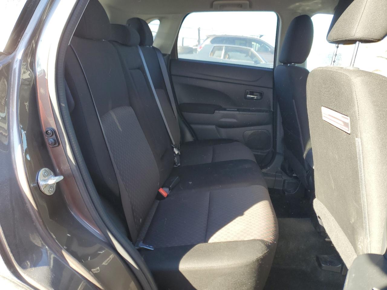 2017 Mitsubishi Outlander - Image 11
