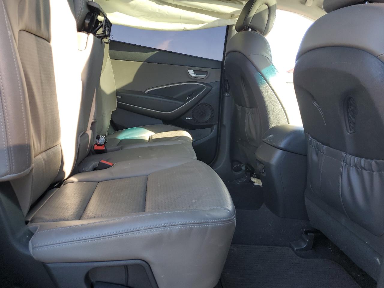 2014 Hyundai Santa Fe - Image 11