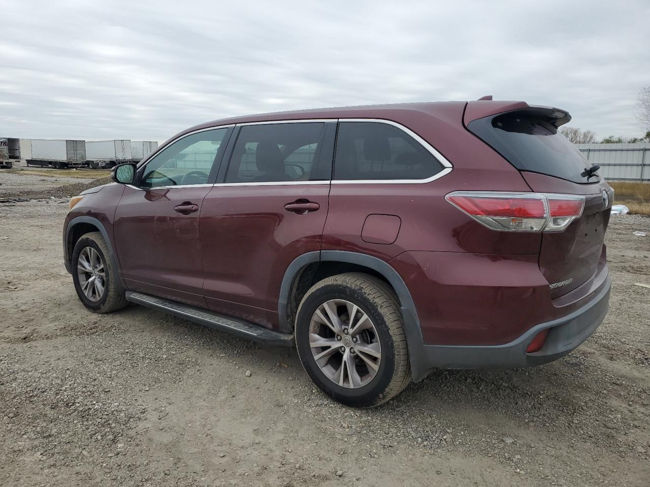 2015 Toyota Highlander - Image 2