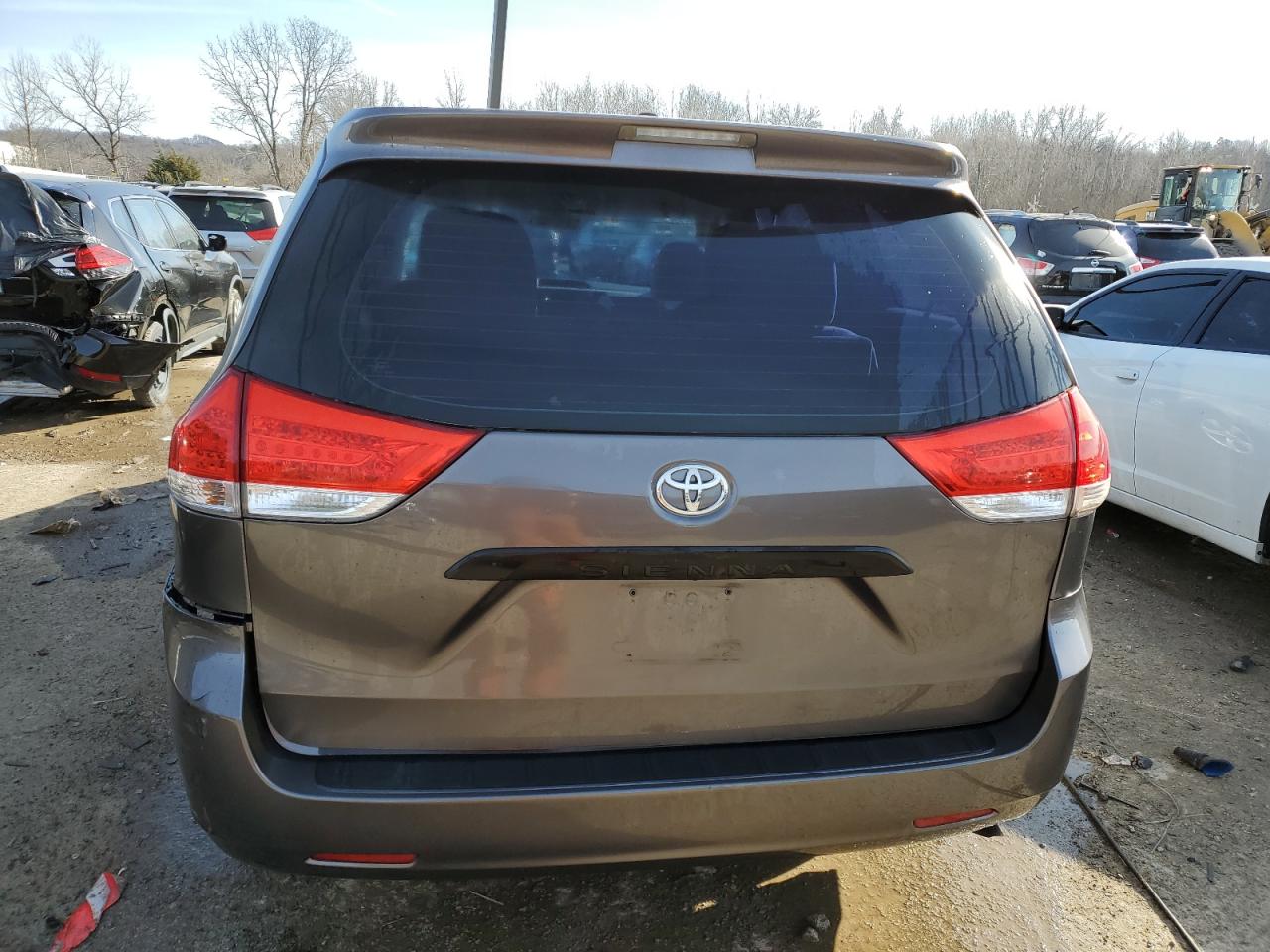 2012 Toyota Sienna - Image 6