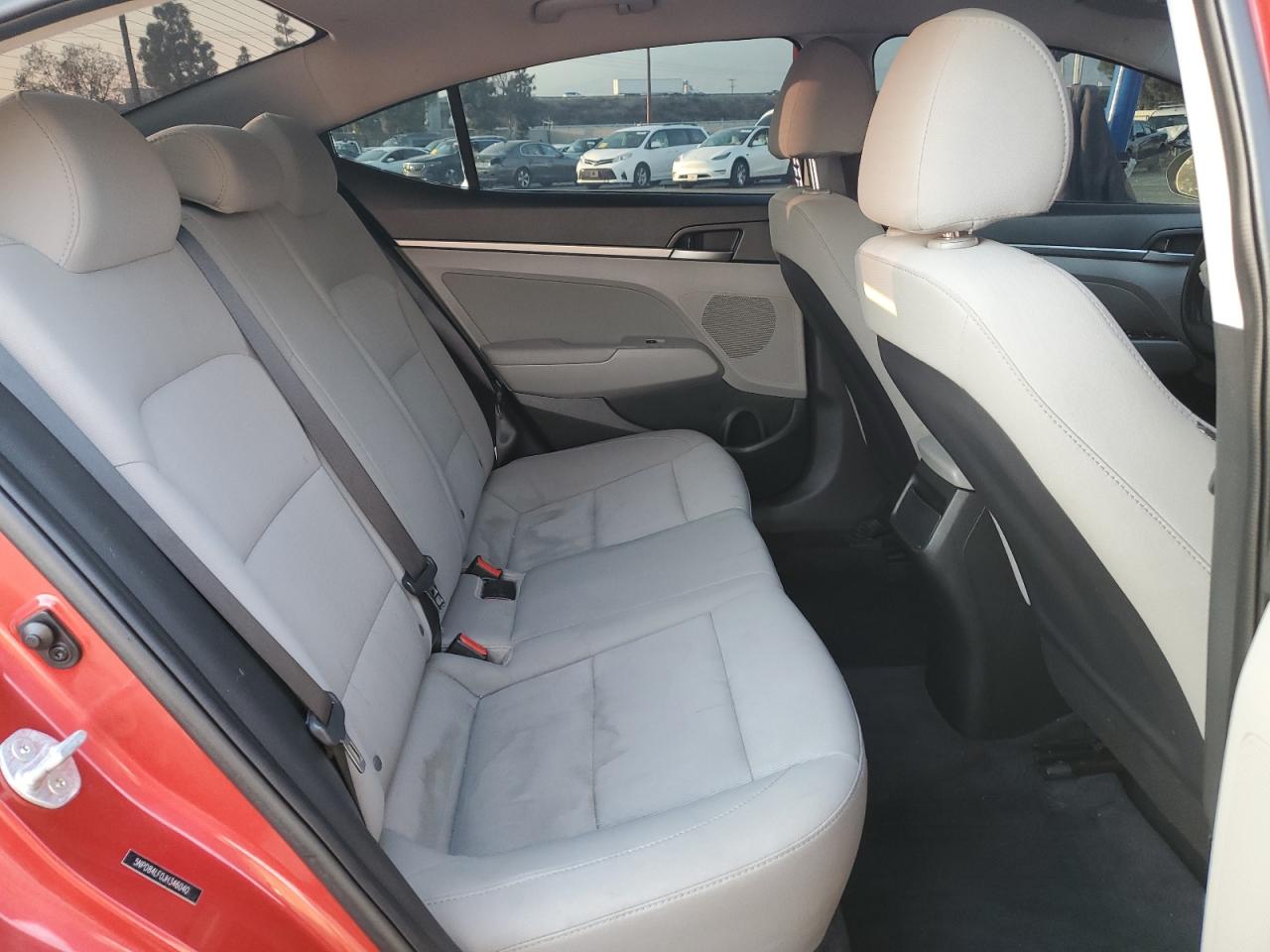 2018 Hyundai Elantra - Image 11