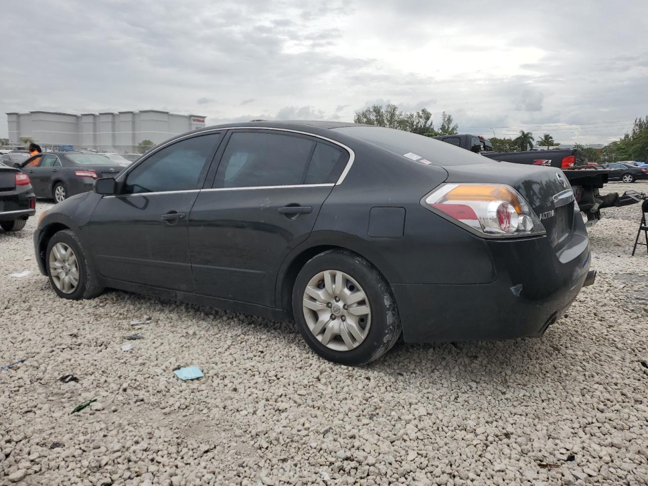 2012 Nissan Altima - Image 2