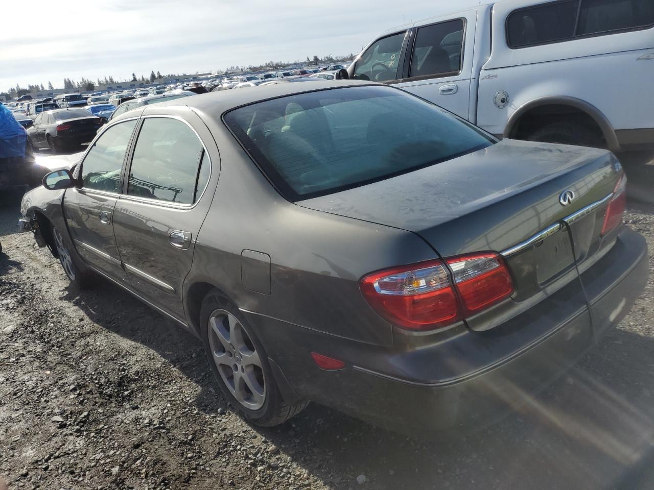 2000 Infiniti I - Image 2